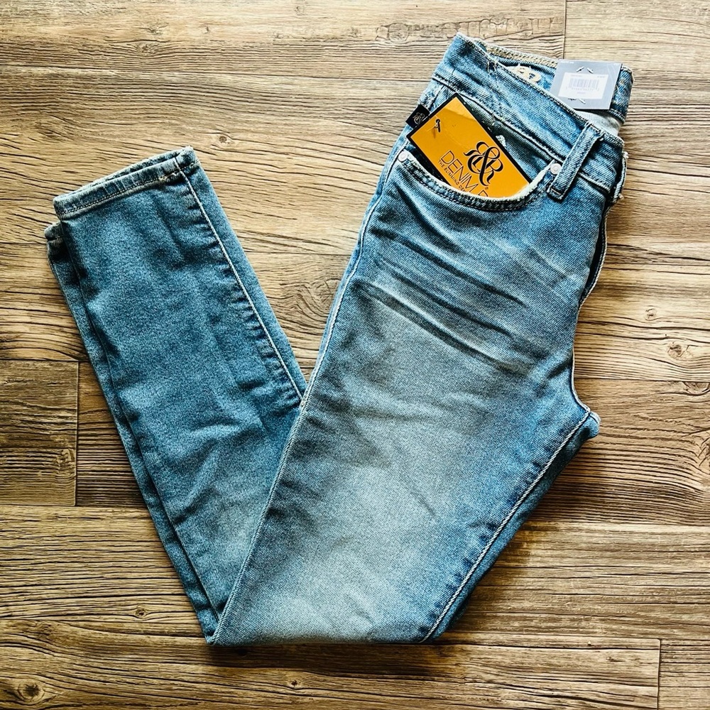 Rock and Republic Women’s Slimming Skinny Berlin Size 6 Jeans Denim